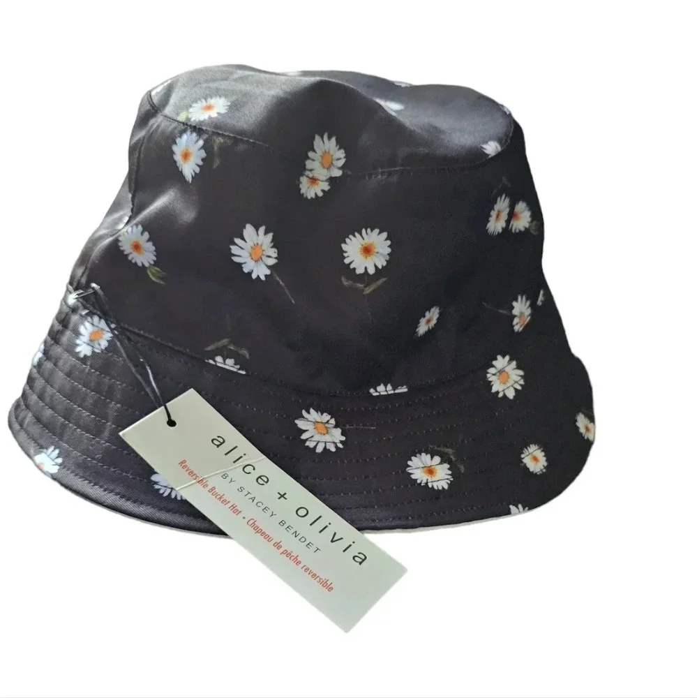 AO X FABFITFUN REVERSIBLE BUCKET HAT